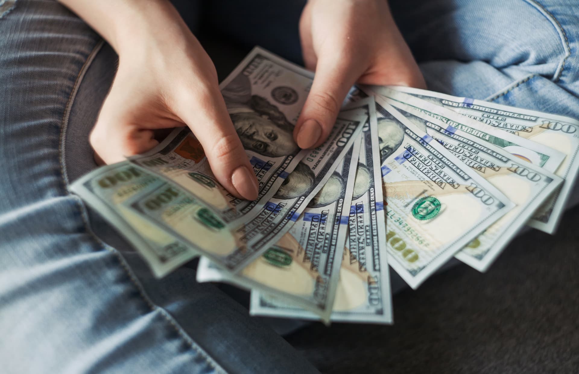 8 Easy Ways to Save Money on Your Next Business Trip