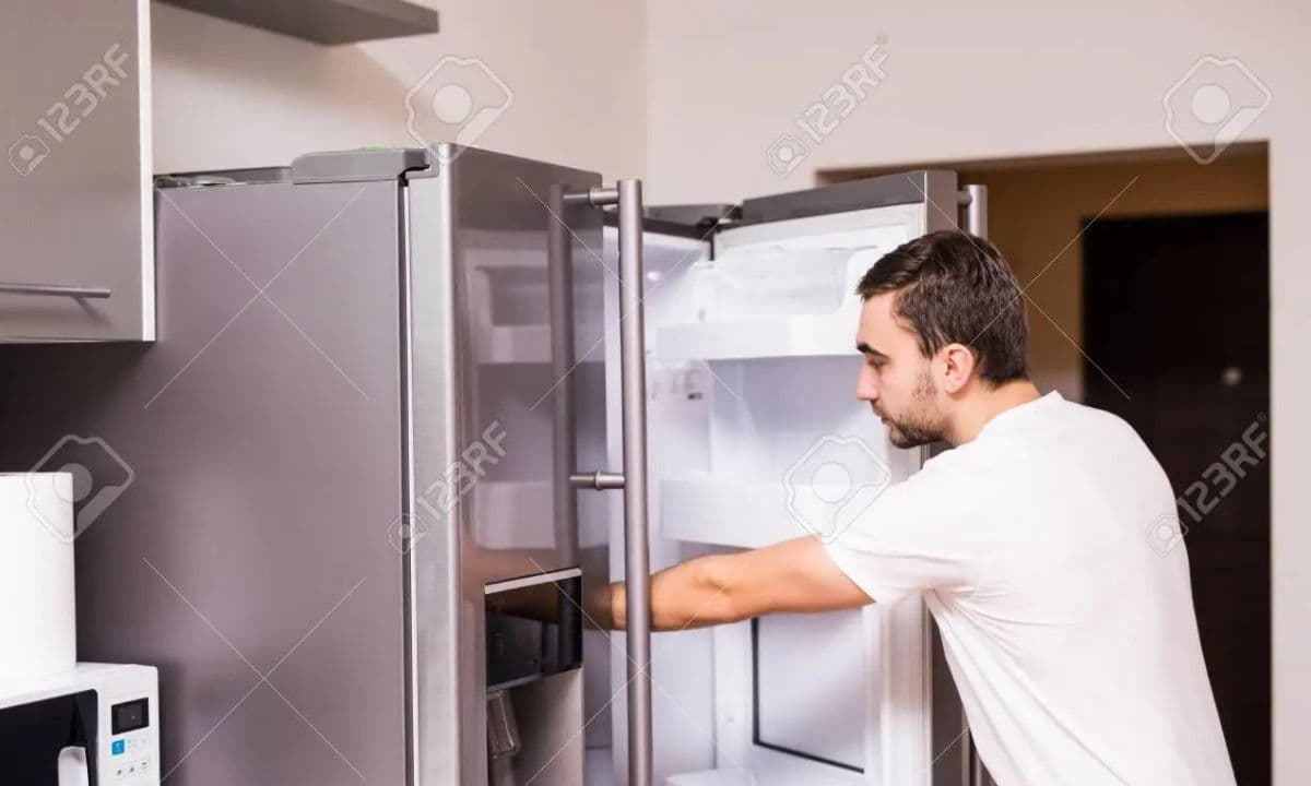 how to get ride of bad smell in the fridge